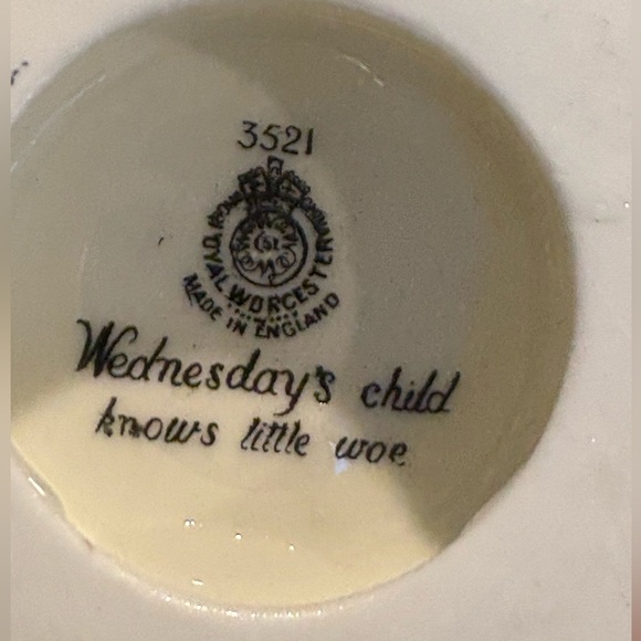 Royal Worcester Made in England Hand Painted Boy Figurine - Picture 8 of 10